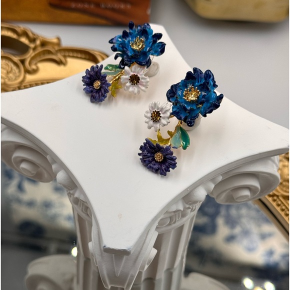 🆕 LES NEREIDES 🧿 NIB Blue Flower and White Daisy Earring - Picture 14 of 16